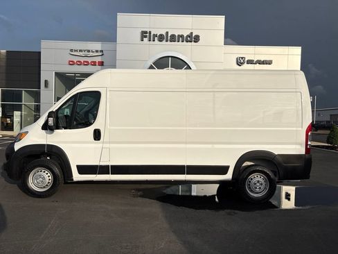Used 2024 RAM ProMaster 2500 w/ Convenience Group FWD image 2