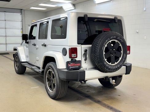 Used 2012 Jeep Wrangler Unlimited Sahara image 7