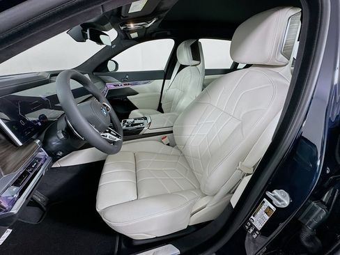 Used 2026 BMW 760i xDrive w/ Executive Package AWD/4WD image 16