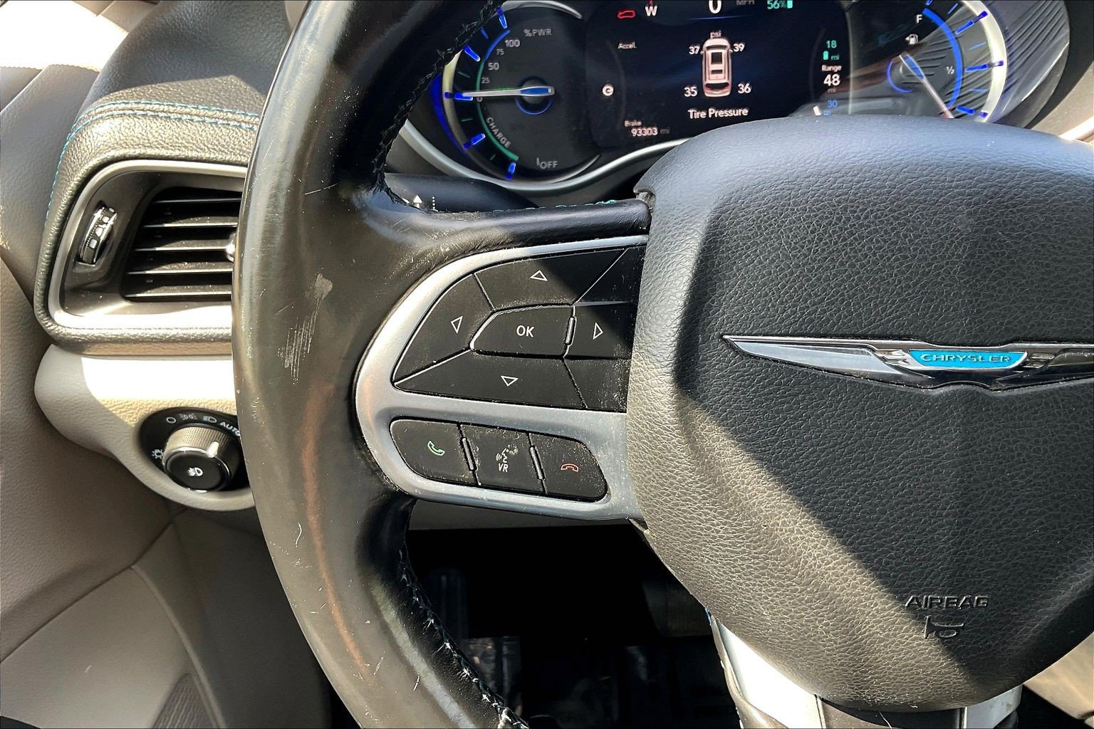 Used 2021 Chrysler Pacifica Touring-L FWD image 11