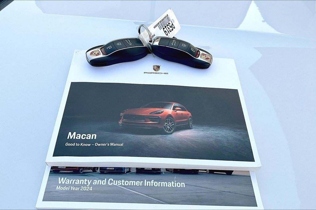 Used 2024 Porsche Macan AWD/4WD image 11