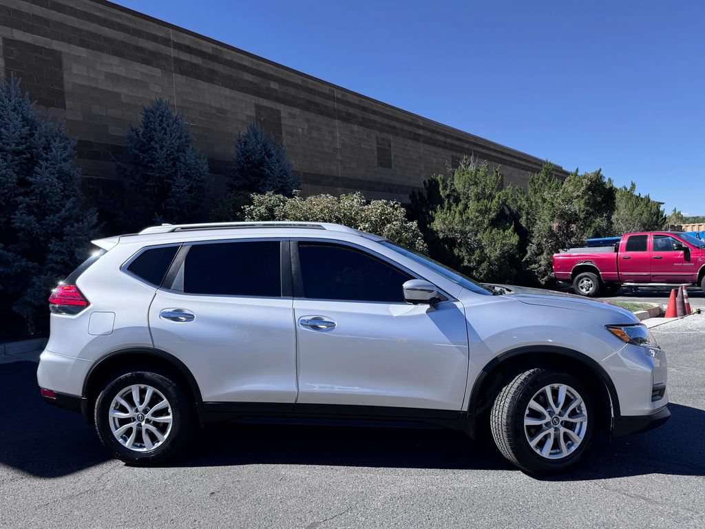Used 2017 Nissan Rogue SV w/ SV Premium Package AWD/4WD image 6