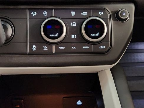 New 2026 Land Rover Defender 110 X-Dynamic SE image 18