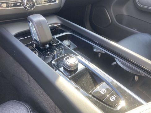 Certified 2024 Volvo XC60 B5 Plus image 30