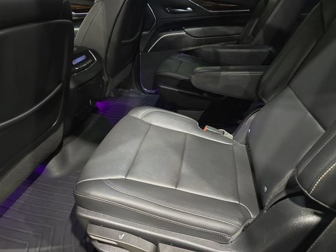 Used 2022 Cadillac Escalade Luxury AWD/4WD image 15