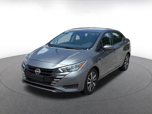 Used 2025 Nissan Versa SV FWD image 5