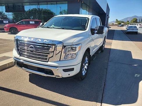 Used 2024 Nissan Titan SV w/ SV Convenience Package RWD image 3