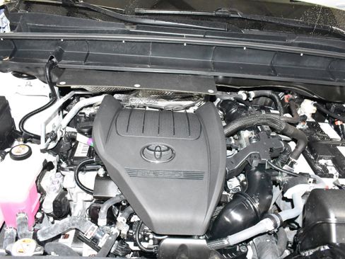 Used 2025 Toyota Highlander XLE FWD image 25