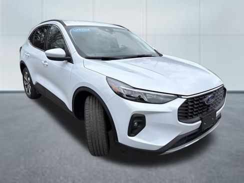 Used 2025 Ford Escape Platinum image 5