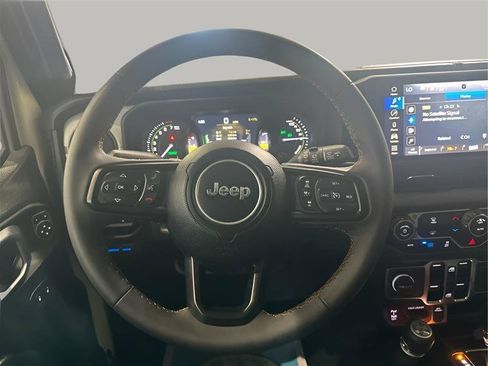 Used 2024 Jeep Wrangler Unlimited AWD/4WD image 14