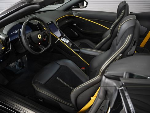 Used 2026 Ferrari Roma Spider RWD image 29