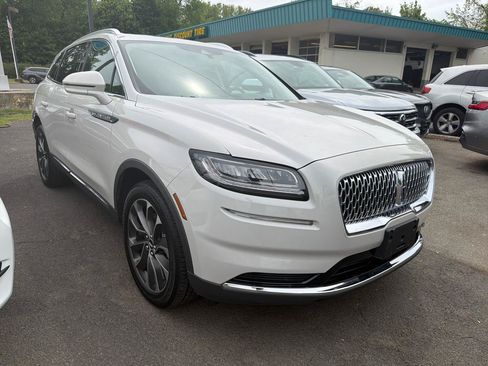 Used 2023 Lincoln Nautilus Reserve AWD/4WD image 3