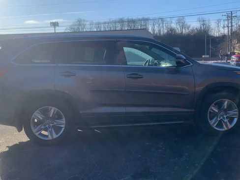 Used 2017 Toyota Highlander Limited image 9