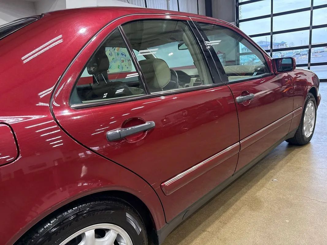 Used 1999 Mercedes-Benz E 320 Sedan image 46