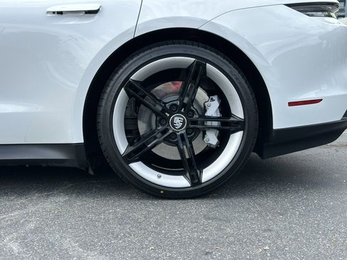 Used 2022 Porsche Taycan image 12