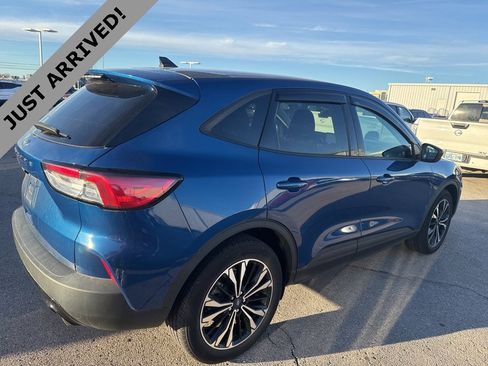 Used 2022 Ford Escape SE w/ SE Sport Appearance Package image 5