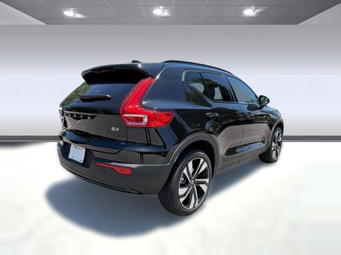 New 2026 Volvo XC40 B4 Plus w/ Climate Package FWD image 9