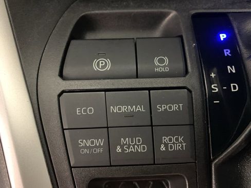 Used 2019 Toyota RAV4 LE w/ Carpet Mat Package image 26