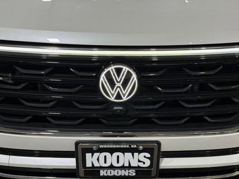 Used 2024 Volkswagen Atlas SEL Premium R-Line AWD/4WD image 11