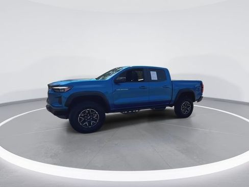 Used 2024 Chevrolet Colorado ZR2 w/ Technology Package AWD/4WD image 9