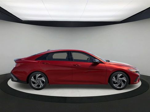 Used 2025 Hyundai Elantra Sport image 9
