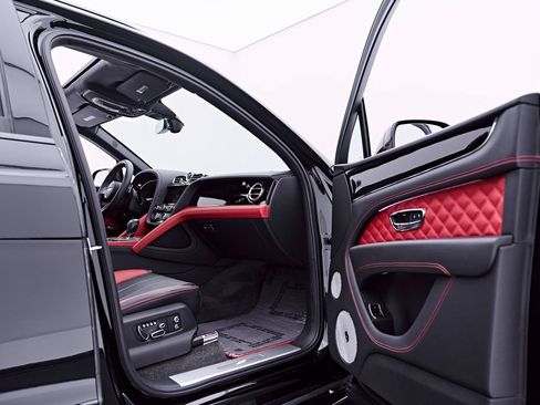 Used 2023 Bentley Bentayga AWD/4WD image 27