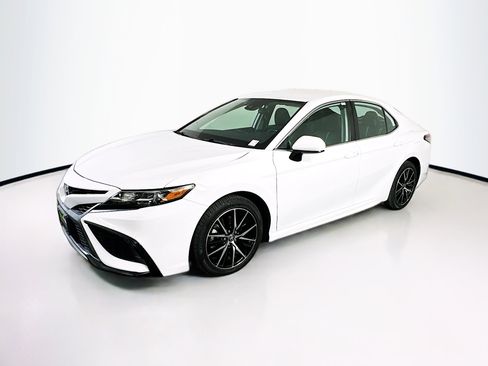 Used 2021 Toyota Camry SE w/ Carpet Mat Package (TMS) image 3