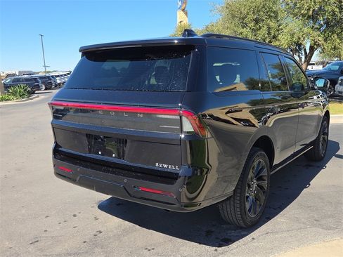 New 2025 Lincoln Navigator Reserve w/ Jet Appearance Package image 4