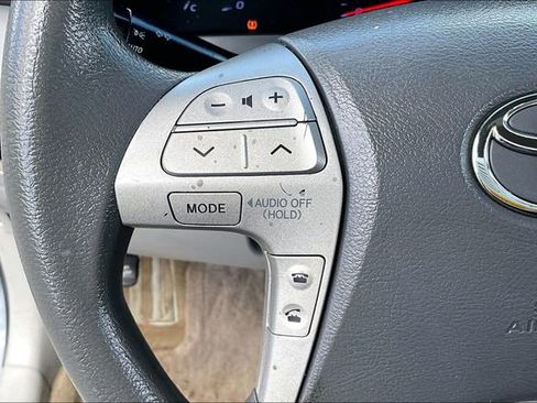 Used 2010 Toyota Camry LE image 10