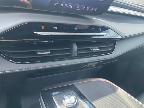 Used 2025 Buick Enclave Avenir w/ Super Cruise Package AWD/4WD image 19