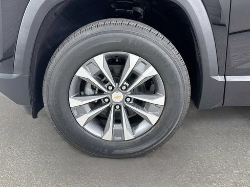 New 2026 Chevrolet Equinox LT w/ Convenience Package II FWD image 32