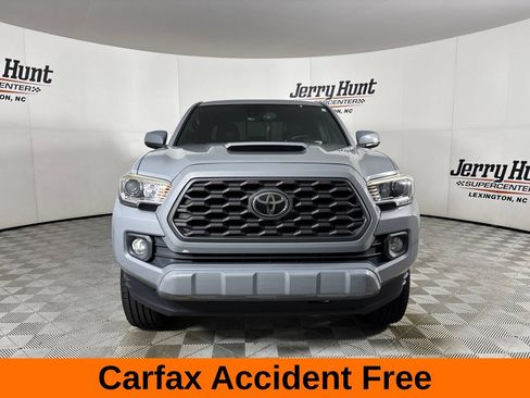 Used 2020 Toyota Tacoma TRD Sport w/ TRD Premium Sport Package AWD/4WD image 3