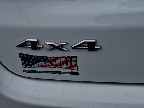 Used 2024 Jeep Compass Limited image 16