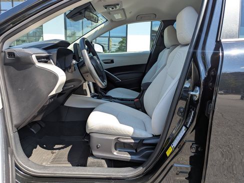 Used 2023 Toyota Corolla Cross L FWD image 12