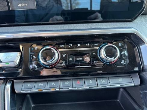 Used 2022 GMC Sierra 1500 Denali w/ Denali Reserve Package AWD/4WD image 15