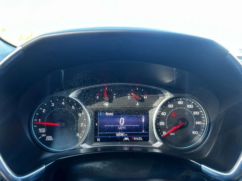 Used 2022 Chevrolet Equinox LT w/ Driver Convenience Package image 11