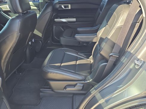 Used 2022 Ford Explorer XLT w/ Equipment Group 202A image 19