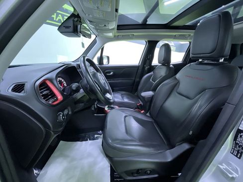 Used 2019 Jeep Renegade Trailhawk image 17