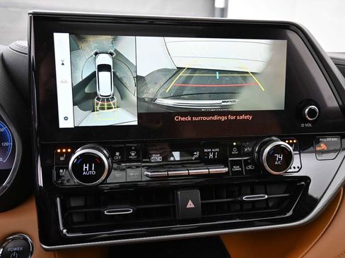Used 2023 Toyota Highlander Platinum image 8