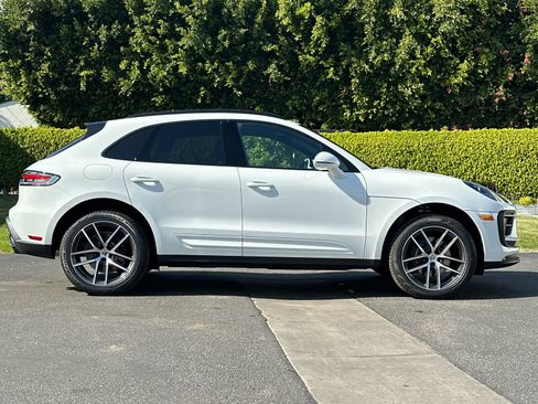 New 2026 Porsche Macan image 9