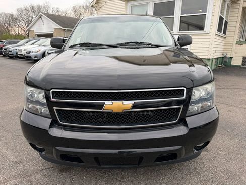 Used 2013 Chevrolet Suburban LT w/ Luxury Package image 4