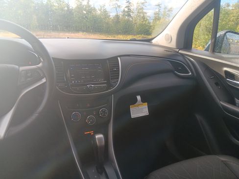 Used 2022 Chevrolet Trax LT w/ LT Convenience Package image 19