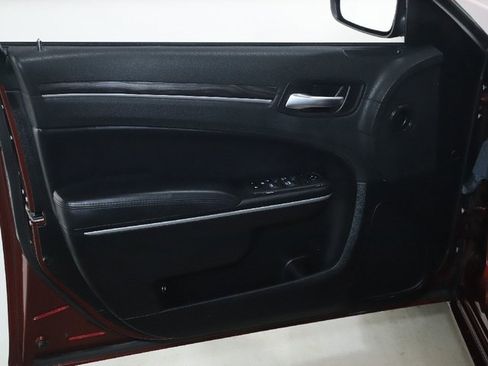 Used 2022 Chrysler 300 Touring w/ Sport Appearance Package image 15