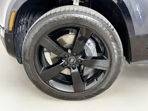 Used 2025 Land Rover Defender 110 X-Dynamic SE AWD/4WD image 8