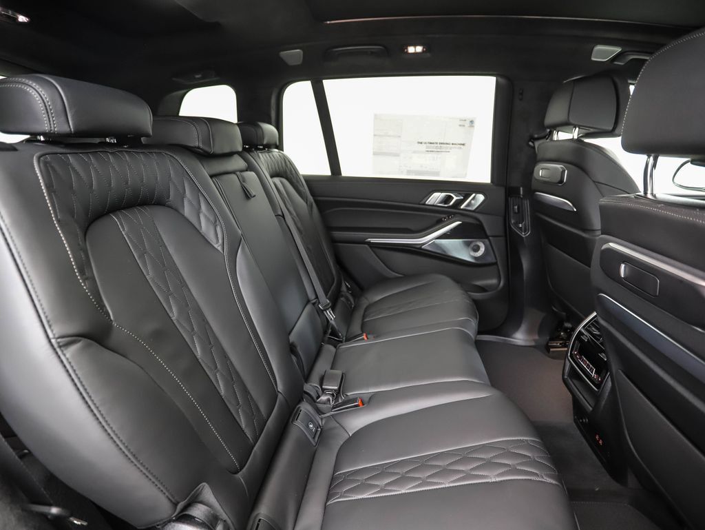 Used 2026 BMW X7 M60i AWD/4WD image 33