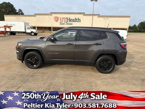 Used 2018 Jeep Compass Sport w/ Tech Group FWD image 5