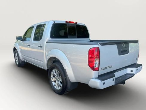 Used 2020 Nissan Frontier SV RWD image 4