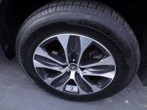 Used 2023 Toyota Highlander XLE image 10