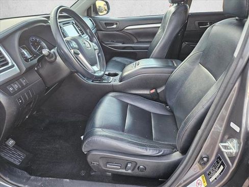 Used 2018 Toyota Highlander XLE image 13