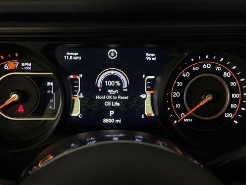 Certified 2024 Jeep Wrangler Sahara w/ Technology Group image 14